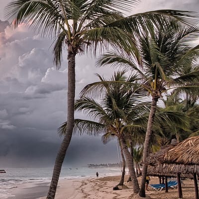 Strand mit bedrohlichen Wolken,CC0 Creative Commons