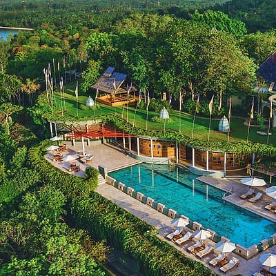 Das Hotel Kamalya auf Koh Samui in Thailand. Sicht auf den Hauptpool.